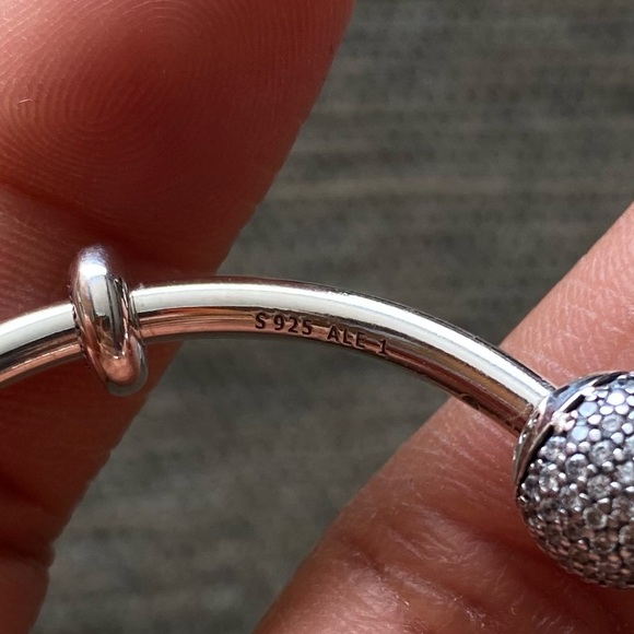 NWT Pandora Charm Carrier Moments Silver
Pave Bangle Bracelet w/ 2 Stoppers Sz 1 - Picture 13 of 13
